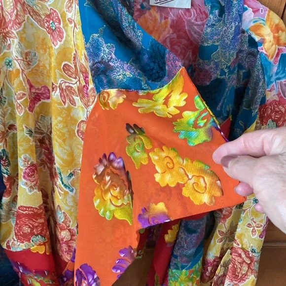 Colorful Floral Patterned Jacket - Picture 3 of 4